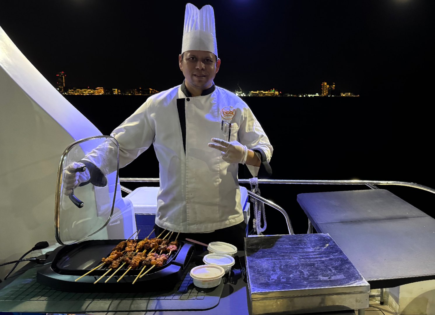 Dubai Luxury Dinner Yacht Cruise
